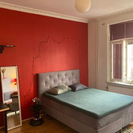 Rum Med Eget Badrum Och Stort, Delat Koek,Centralt I Malmoe A Room In An Apartment, Own Bathroom And Kitchen Shared With A Family Eksteriør billede