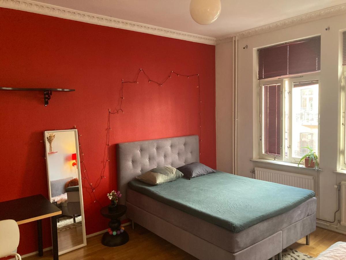Rum Med Eget Badrum Och Stort, Delat Koek,Centralt I Malmoe A Room In An Apartment, Own Bathroom And Kitchen Shared With A Family Eksteriør billede