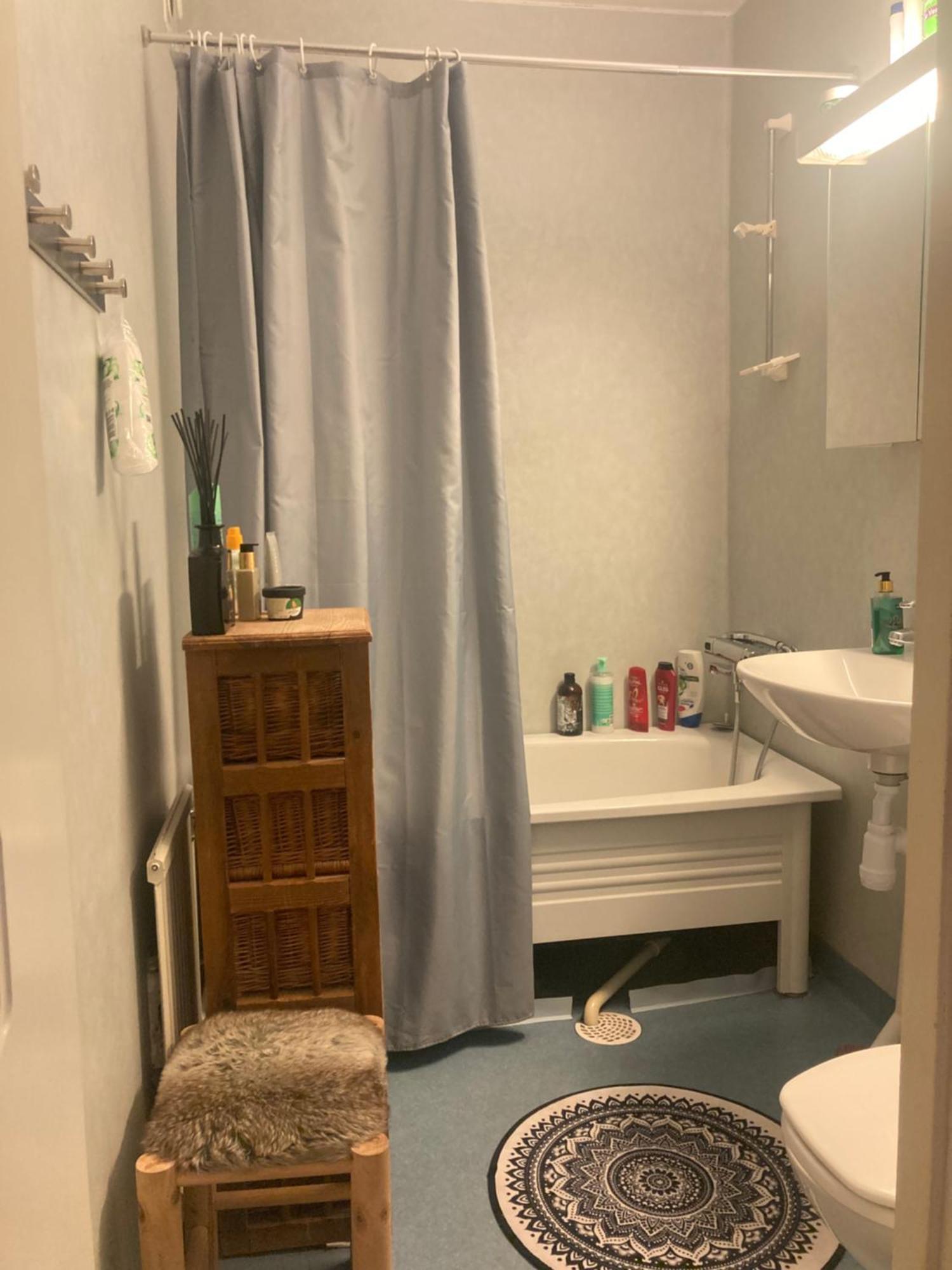 Rum Med Eget Badrum Och Stort, Delat Koek,Centralt I Malmoe A Room In An Apartment, Own Bathroom And Kitchen Shared With A Family Eksteriør billede